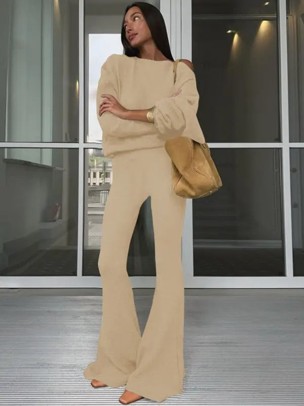 Completo da donna con top asimmetrico a tinta unita e pantaloni a zampa, top casual a maniche lunghe con spalle scese e pantaloni, abbigliamento da donna autunno e inverno per l'uso quotidiano