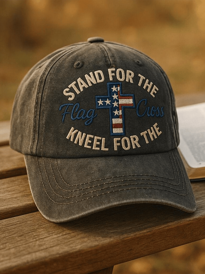 🔥Compra 3 e ricevi il 15% di sconto🔥Cappellino unisex "STAND FOR THE Flag KNEEL FOR THE Cross"