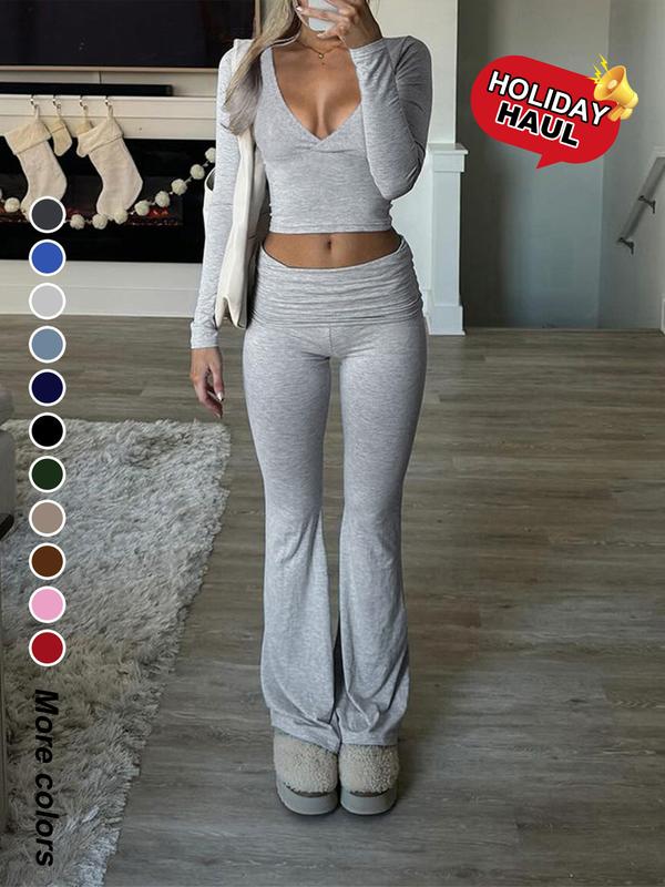 Ensemble deux pièces col en V manches longues, coupe décontractée élégante, haut court et pantalon slim pour l'automne-hiver, tissu modéré, design couleur unie