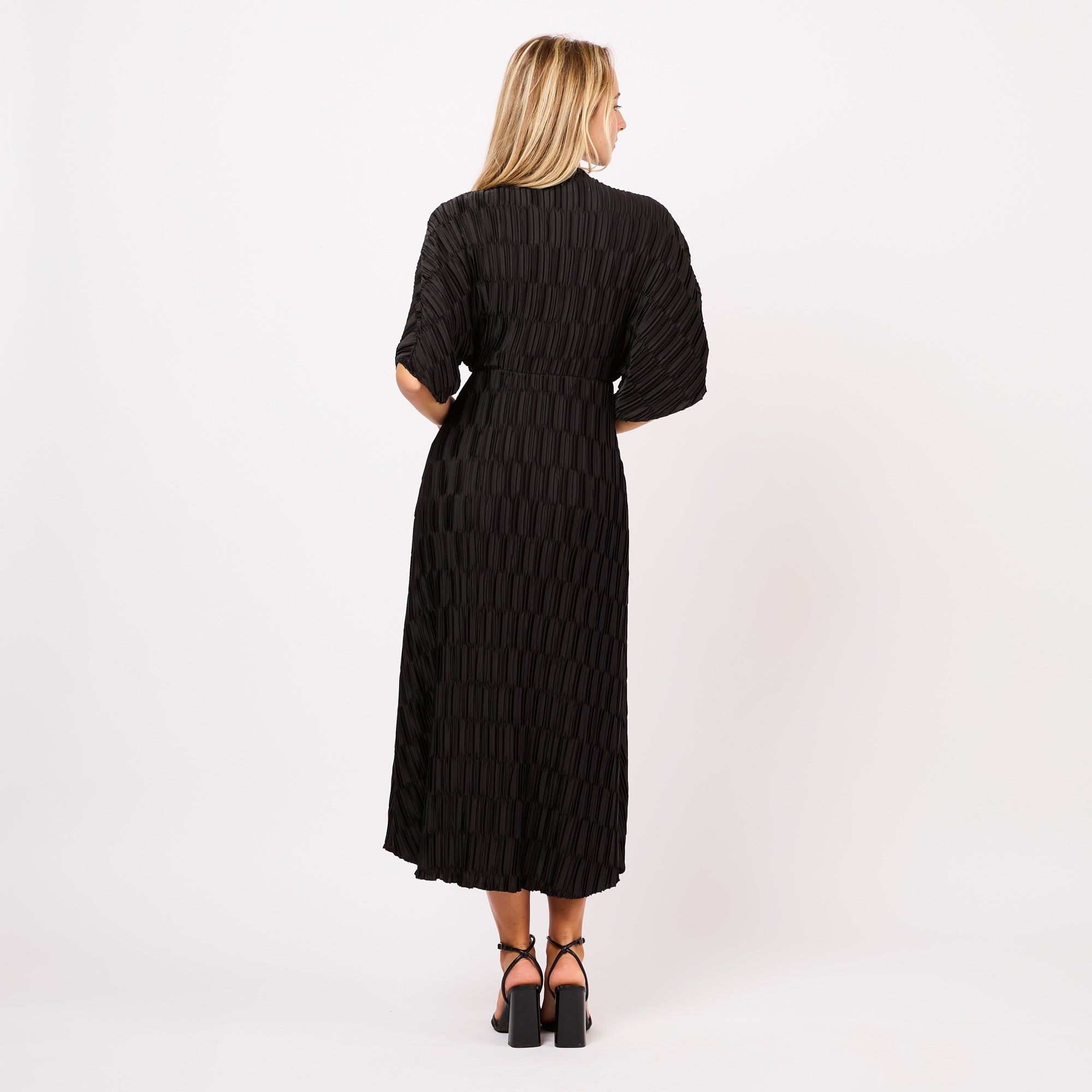 [2026.COUTURE] Abito midi plissettato con maniche kimono