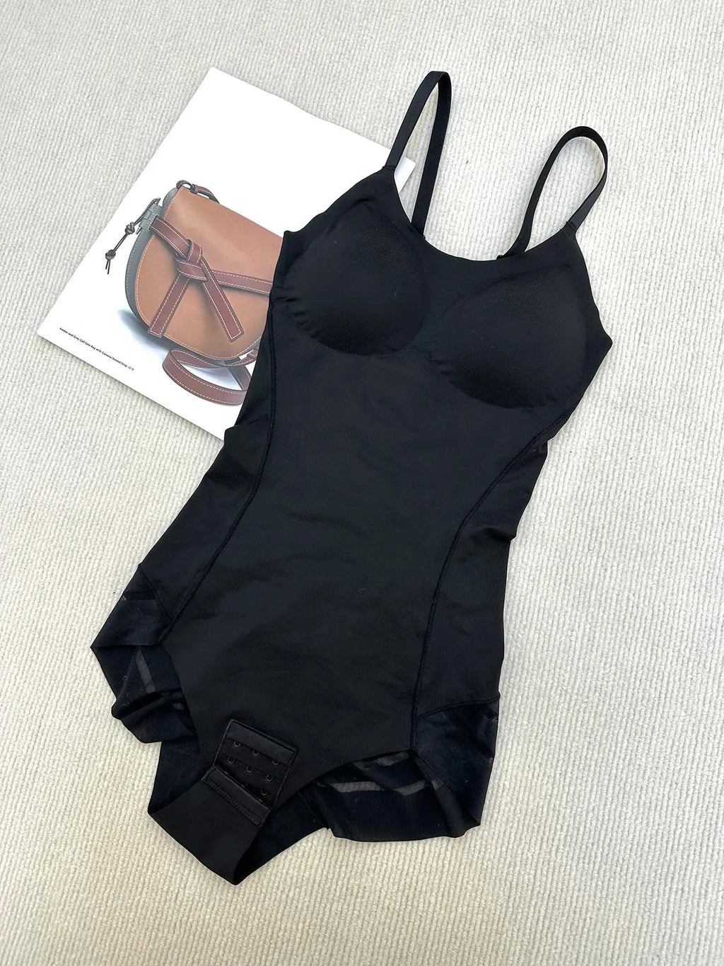Body gainant pour femme avec bretelles spaghetti réglables et dos nu, vêtement d'été, body basique tricoté uni froncé sans coutures et sans armatures pour l'été, gaine sculptante pour femme au quotidien