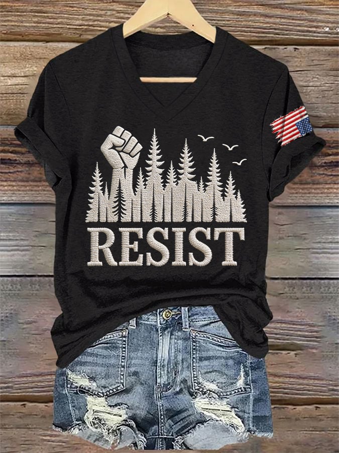 T-shirt con stampa scollo a V vintage "Resist Save The Forest Service"