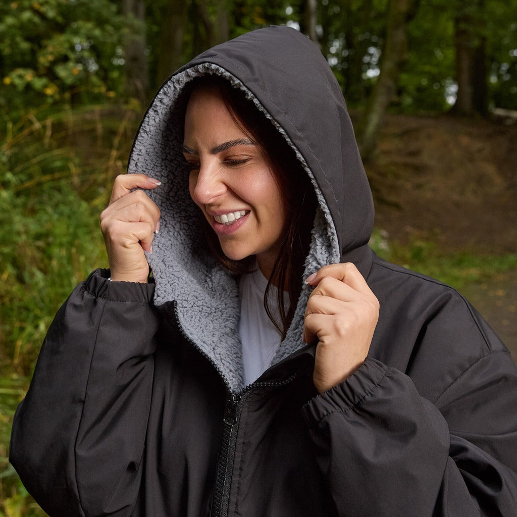 Peignoir de Séchage Imperméable Coupe-Vent, Robe de Changement Doublée Polaire Sherpa Douce, Manteau Veste à Capuche Surdimensionné à Manches Longues pour Enfants, Adultes, Hommes, Femmes, Surf, Plage, Natation, Restez au Sec
