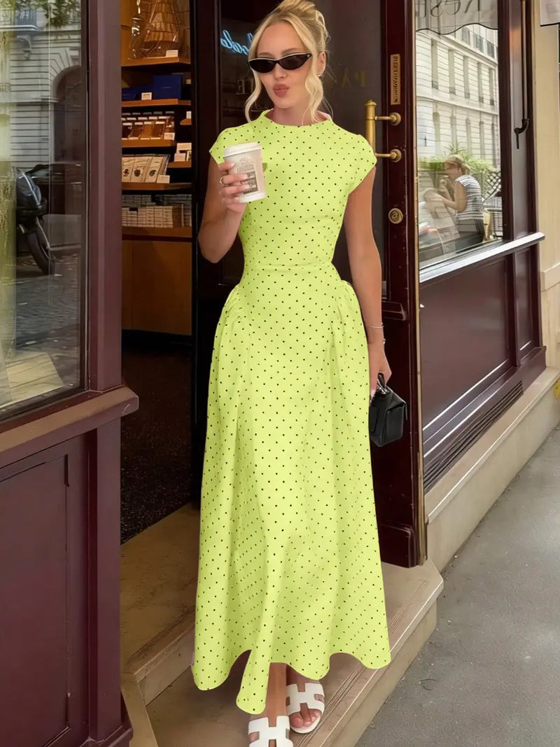 Robe longue sans manches évasée et cintrée