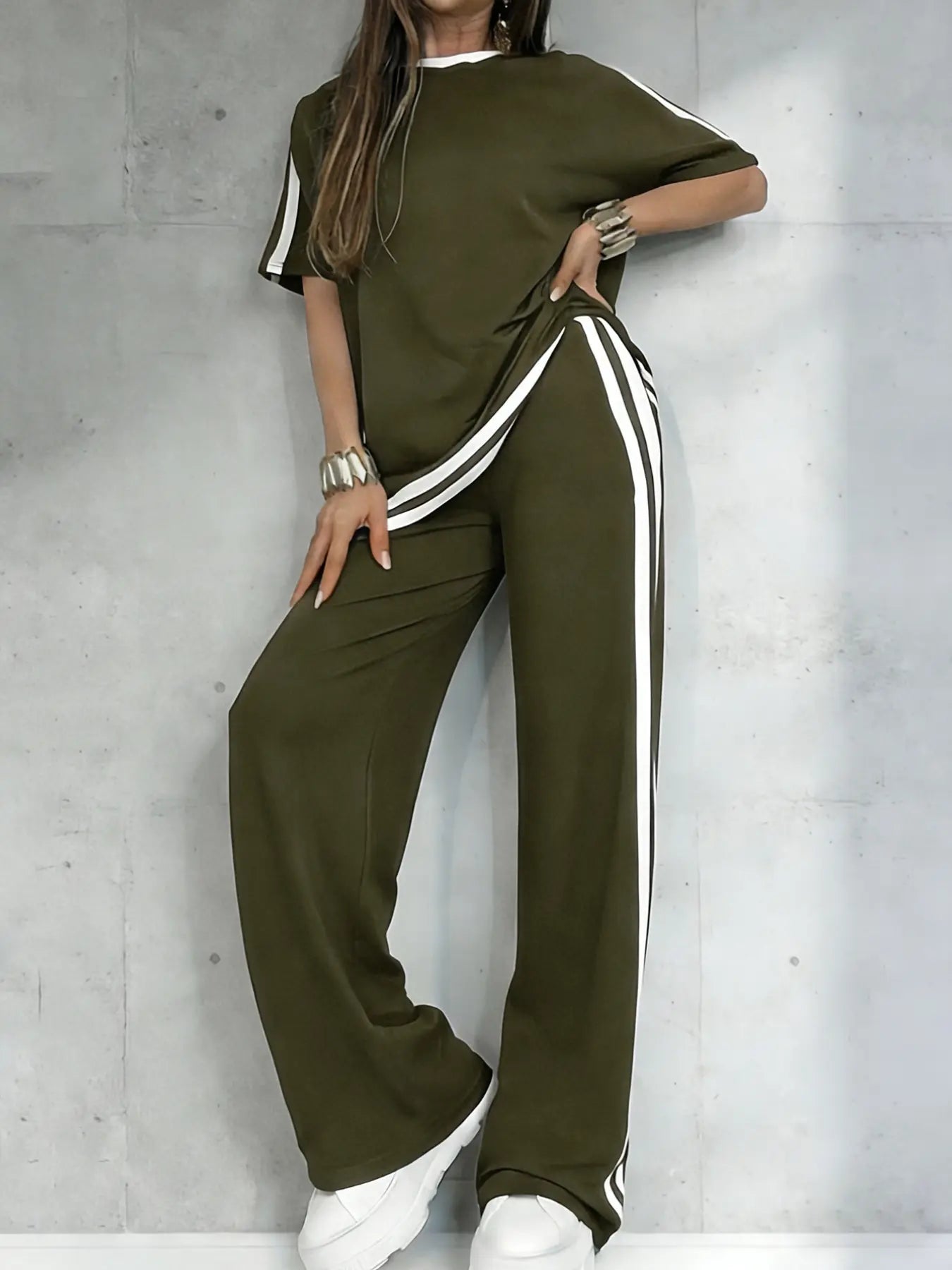 Ensemble de Sport Décontracté pour Femmes, Haut à Col Rond et Manches Courtes avec Ourlet Fendu et Pantalon Long Rayé, Ensemble Deux Pièces Printemps/Été