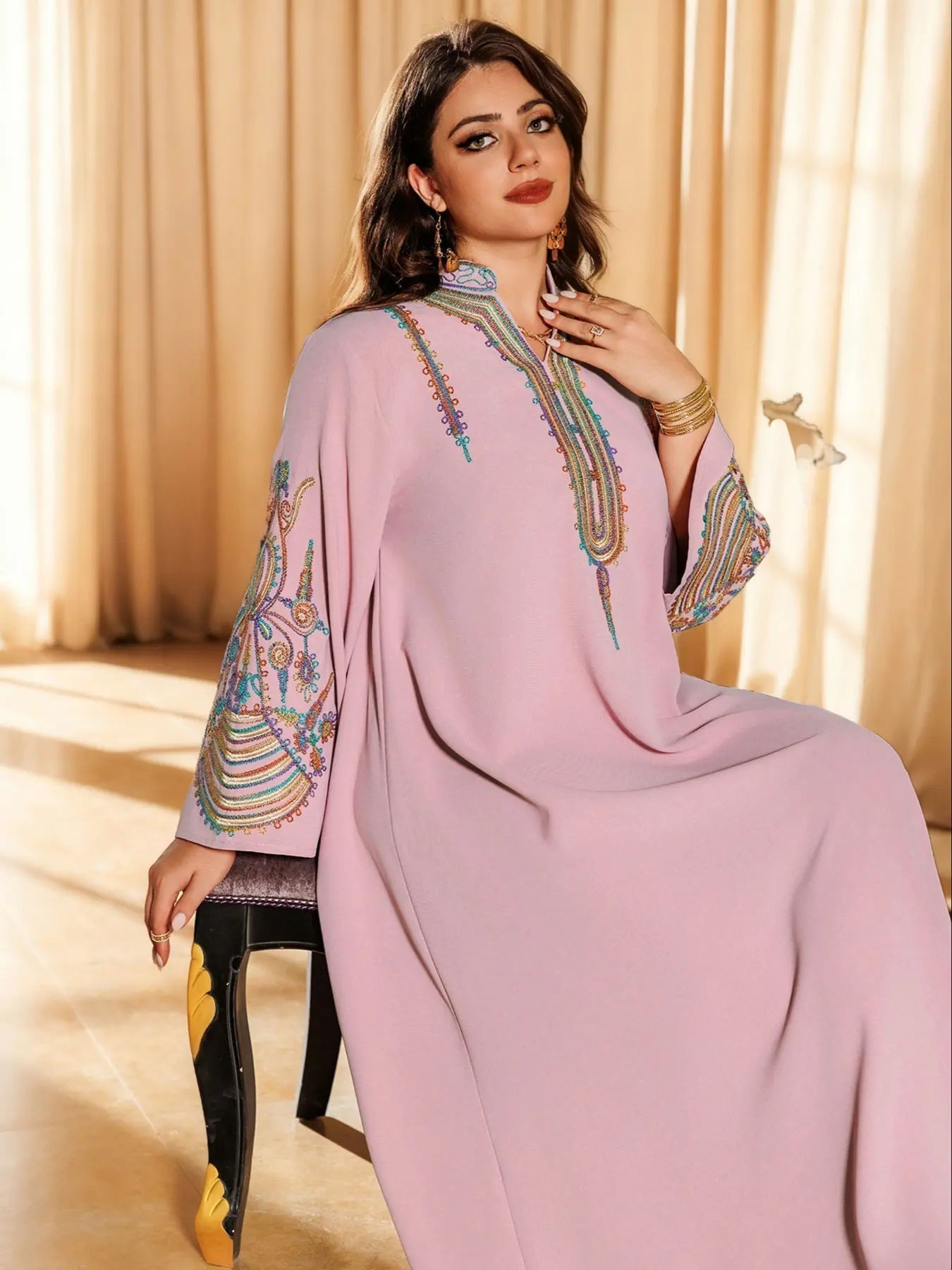 Elegante Abito Lungo da Donna Musulmana con Ricami Colorati, Perfetto per Tutte le Stagioni, Abbigliamento Elegante e Confortevole, Abiti da Donna Musulmana