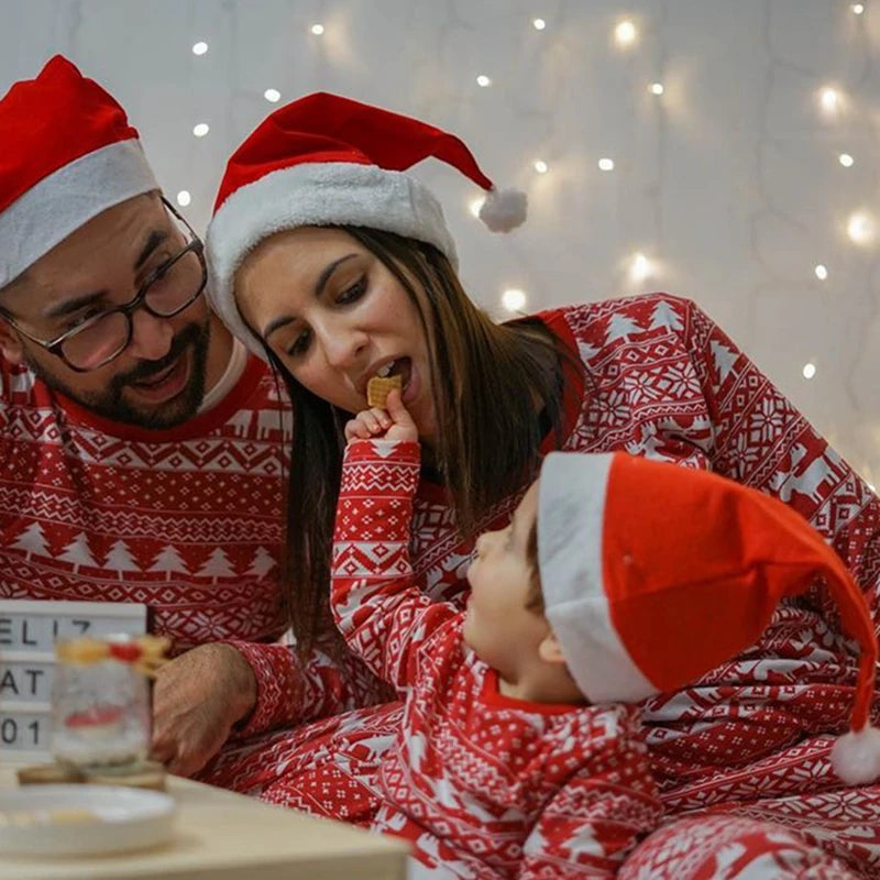 Pigiama natalizio coordinato rosso a maniche lunghe per tutta la famiglia