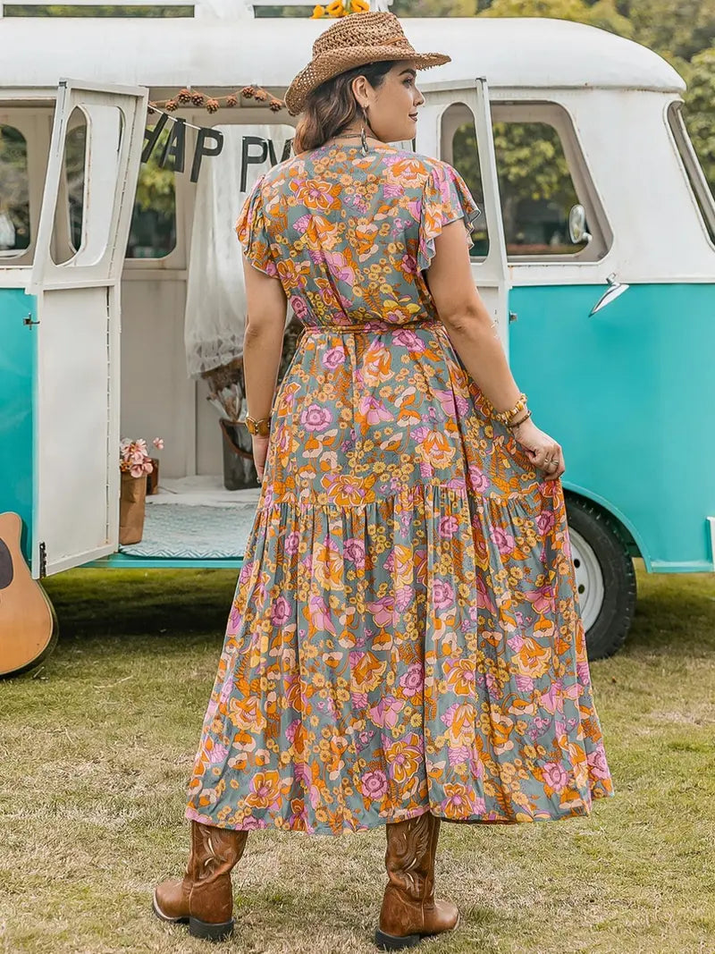 Robe trapèze avec manches papillon, ceinture, ourlet à volants et imprimé floral