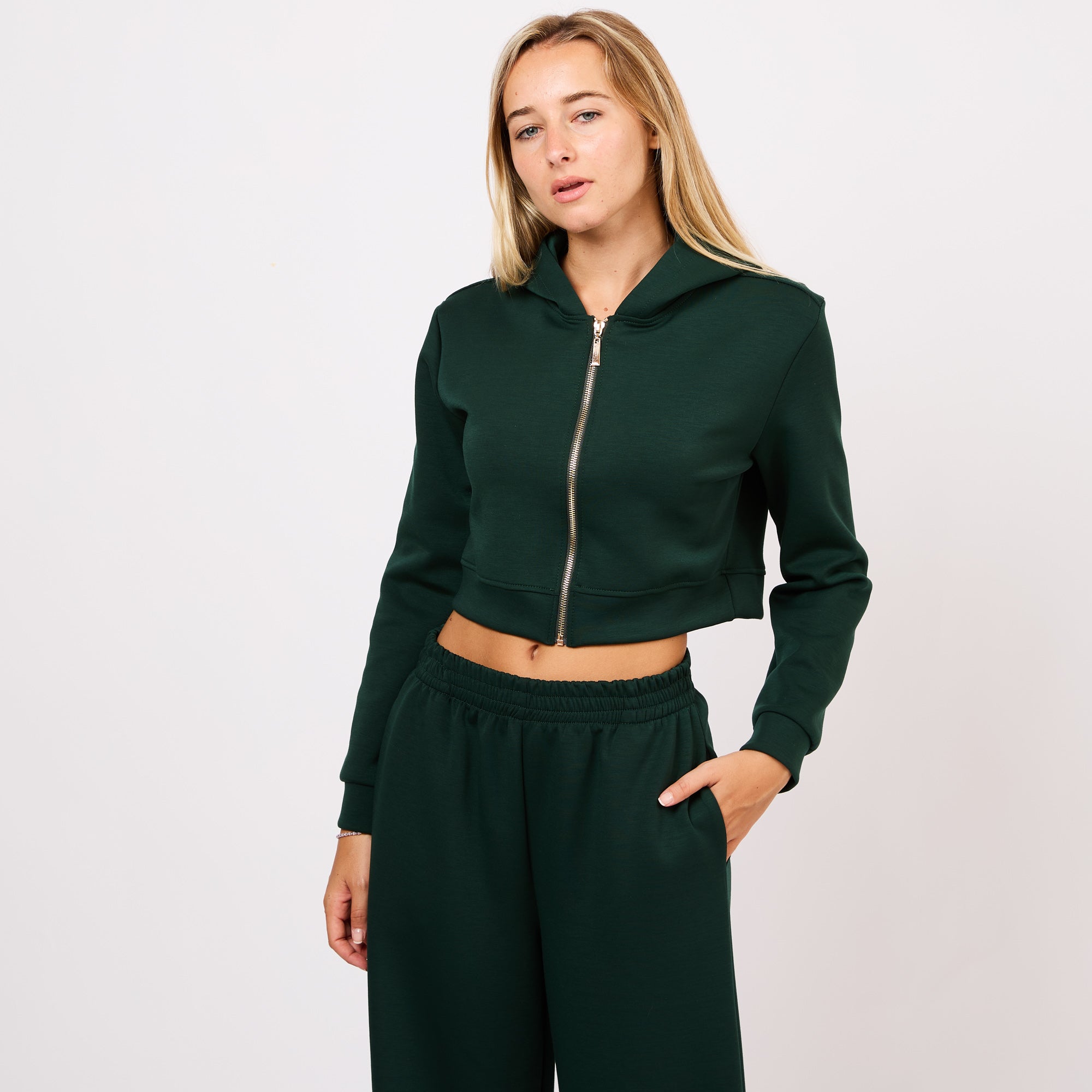 [2026.NOHO] Completo con Felpa Cropped e Pantaloni Ampi