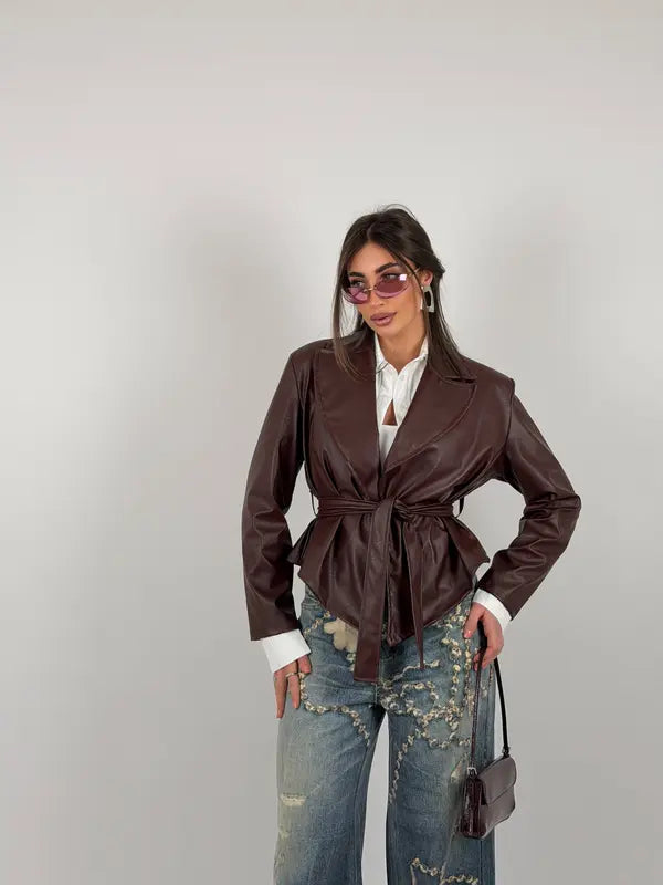 Veste avec ceinture à la taille