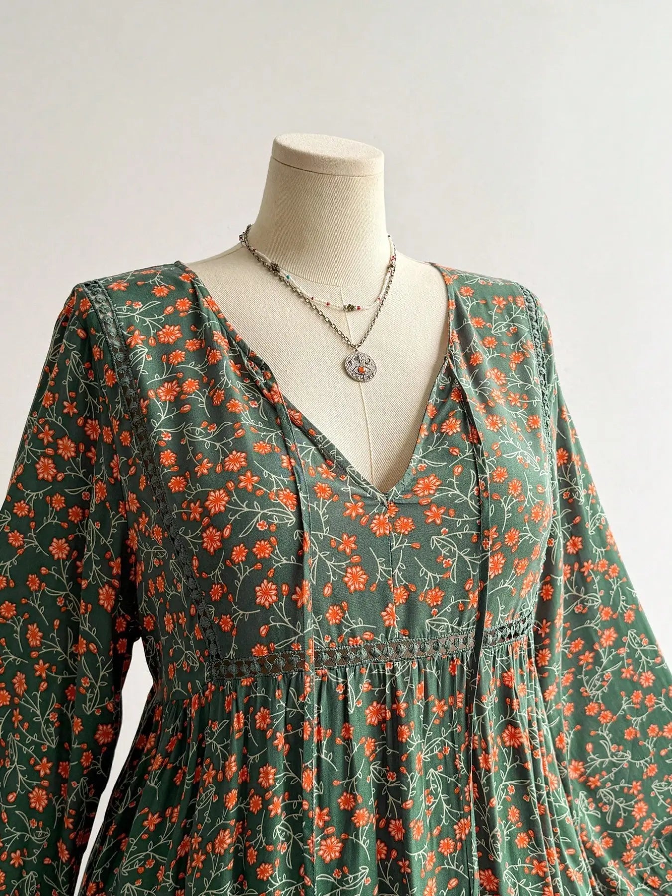 Robe longue à fleurs tissée pour femme grande taille, robe maxi à manches longues, col en V, dos noué, bordée de dentelle, pour l'automne et l'hiver, style décontracté et élégant