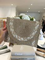 Pochette tressée à paillettes dorées (3 coloris)