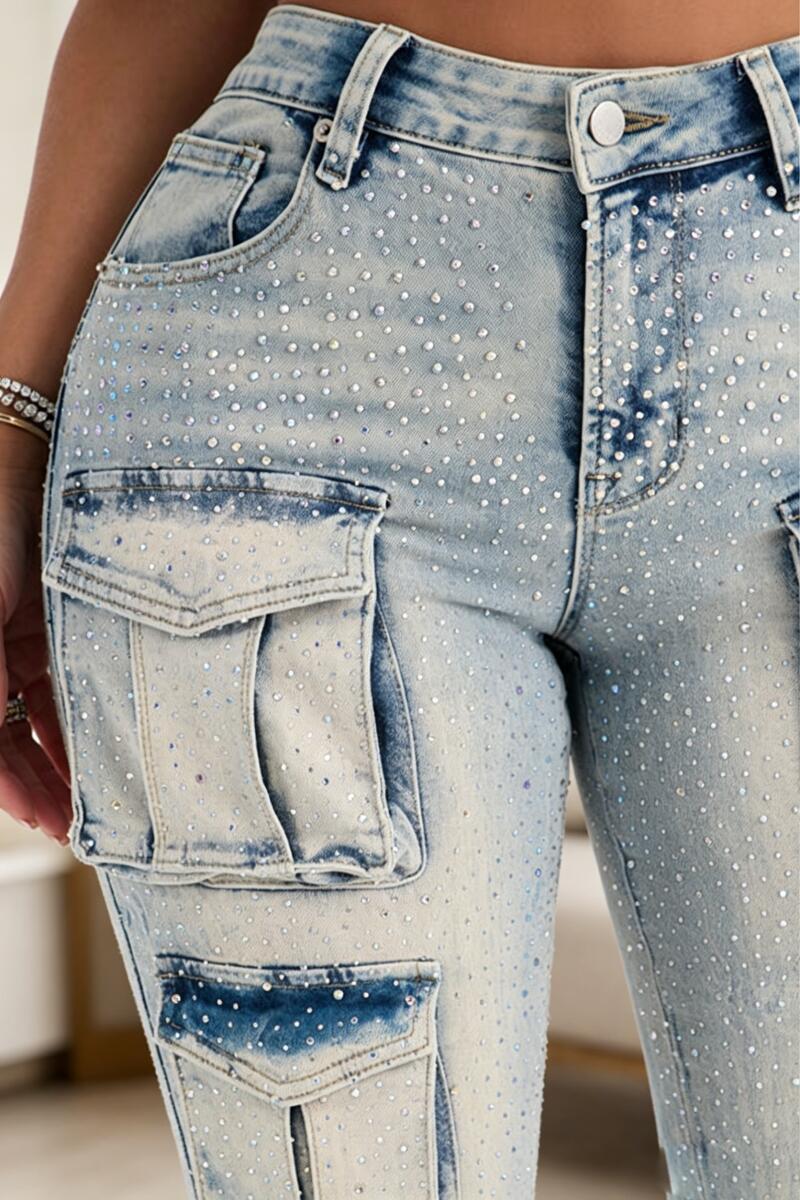 Jeans décontracté femme à poches, délavé et orné de strass