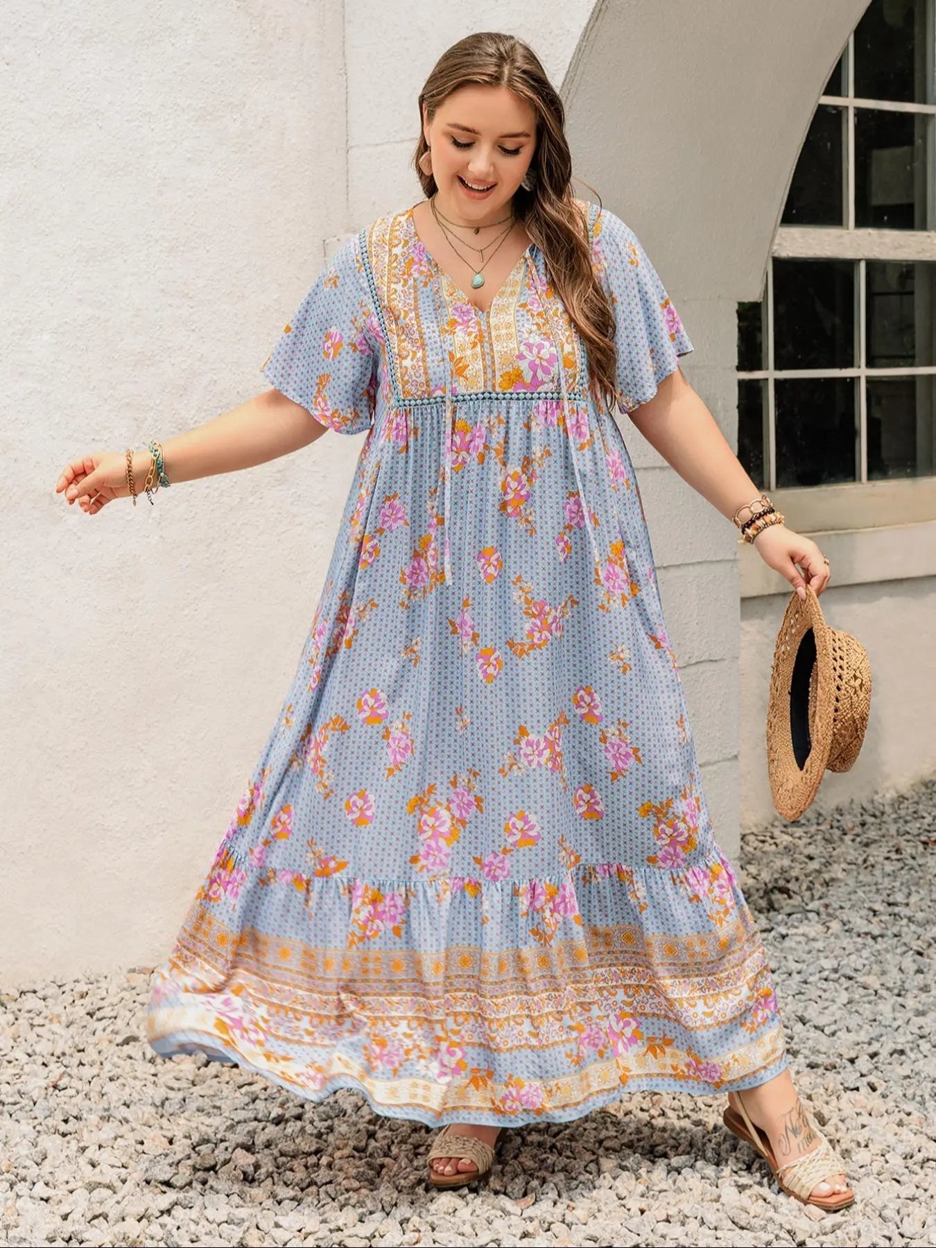 Robe longue grande taille à imprimé floral patchwork avec cravate, dentelle contrastante et ourlet à volants, robe chasuble bohème à manches papillon, vêtements d'été pour femmes pour les vacances