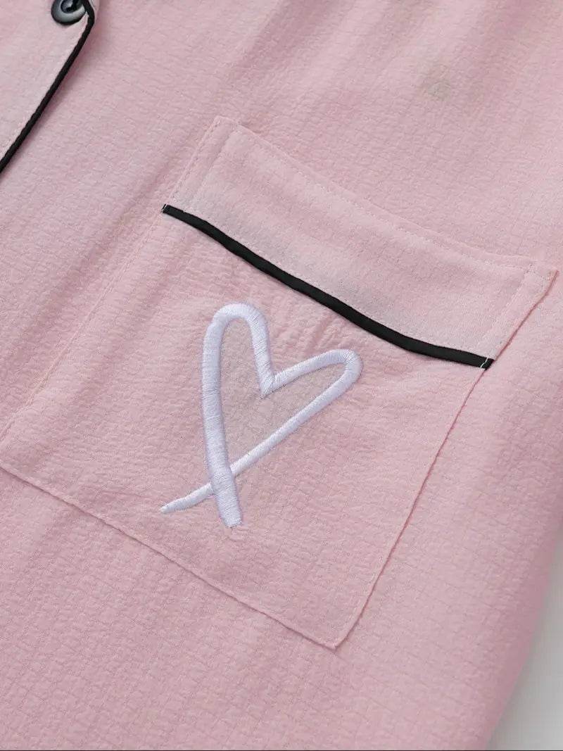 Set pigiama da donna con ricamo a cuore, colletto dentellato, maniche corte e tasche, completo casual e comodo con maglietta e pantaloncini per tutte le stagioni