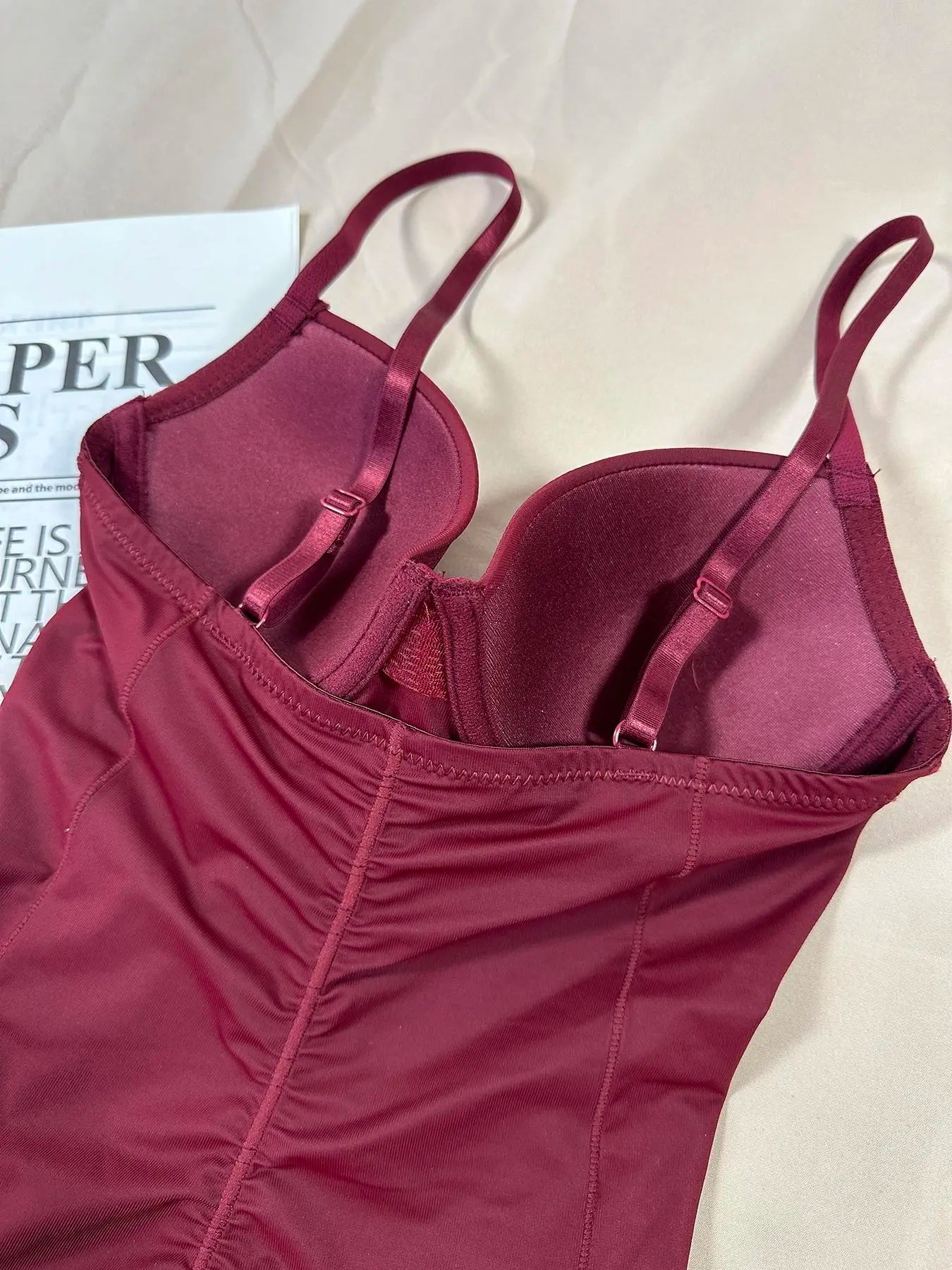 Ensemble Bodysuit Amincissant Froncé pour Femme, Design Fin Sans Bretelles, Parfait pour les Robes de Soirée, Sous-vêtement Confortable Toutes Saisons