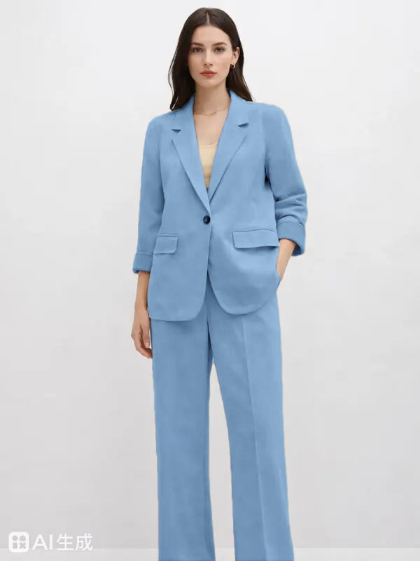 Abito in camoscio — Caratterizzato da una silhouette fluida e moderna.