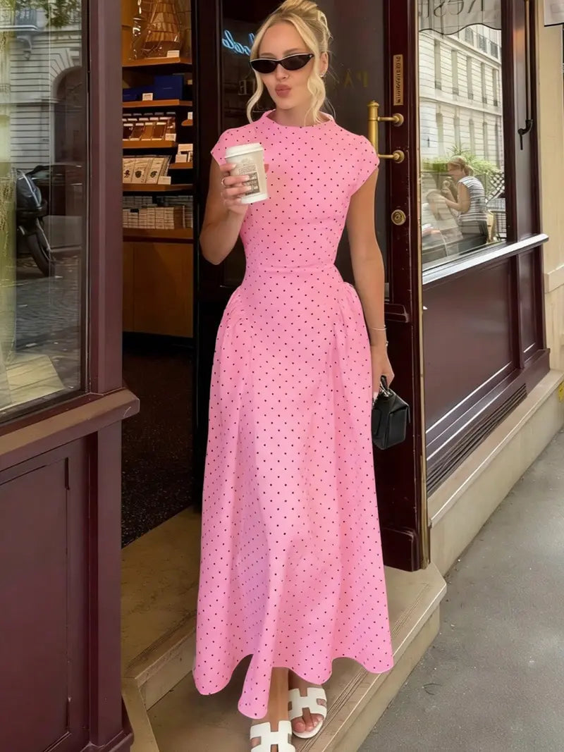 Robe longue sans manches évasée et cintrée
