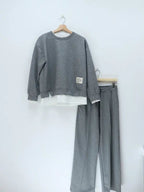 Tuta da donna: felpa con cappuccio e pantaloni della tuta, abbigliamento casual, semplice stile a gamba dritta.