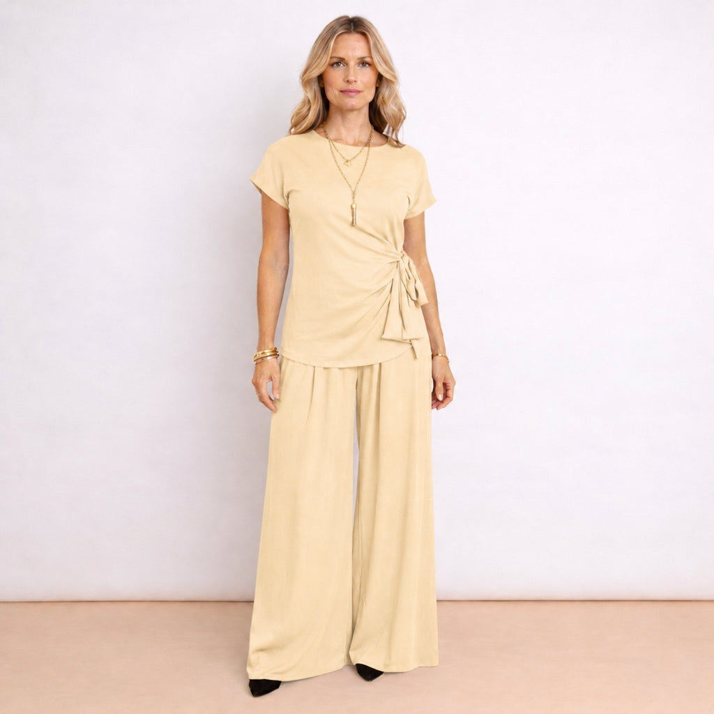 [2026.NOHO] Lea, Completo Con Pantalone Fluido E Maglia Con Fiocco
