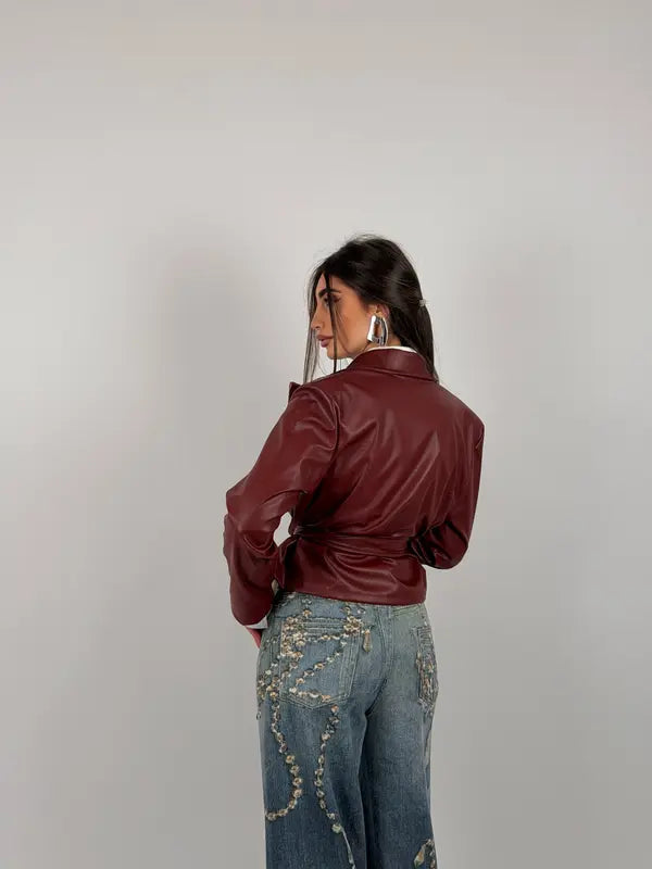 Veste avec ceinture à la taille