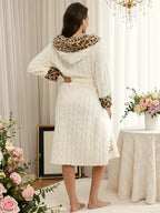 Peignoir thermique doublé imprimé léopard pour femme, robe longue décontractée douce et confortable à manches longues avec ceinture, vêtements de nuit pour femme pour l'automne et l'hiver