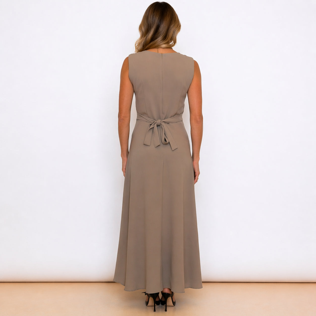 [2026.NOHO] Vestito Lungo Con Fiocco Sul Retro