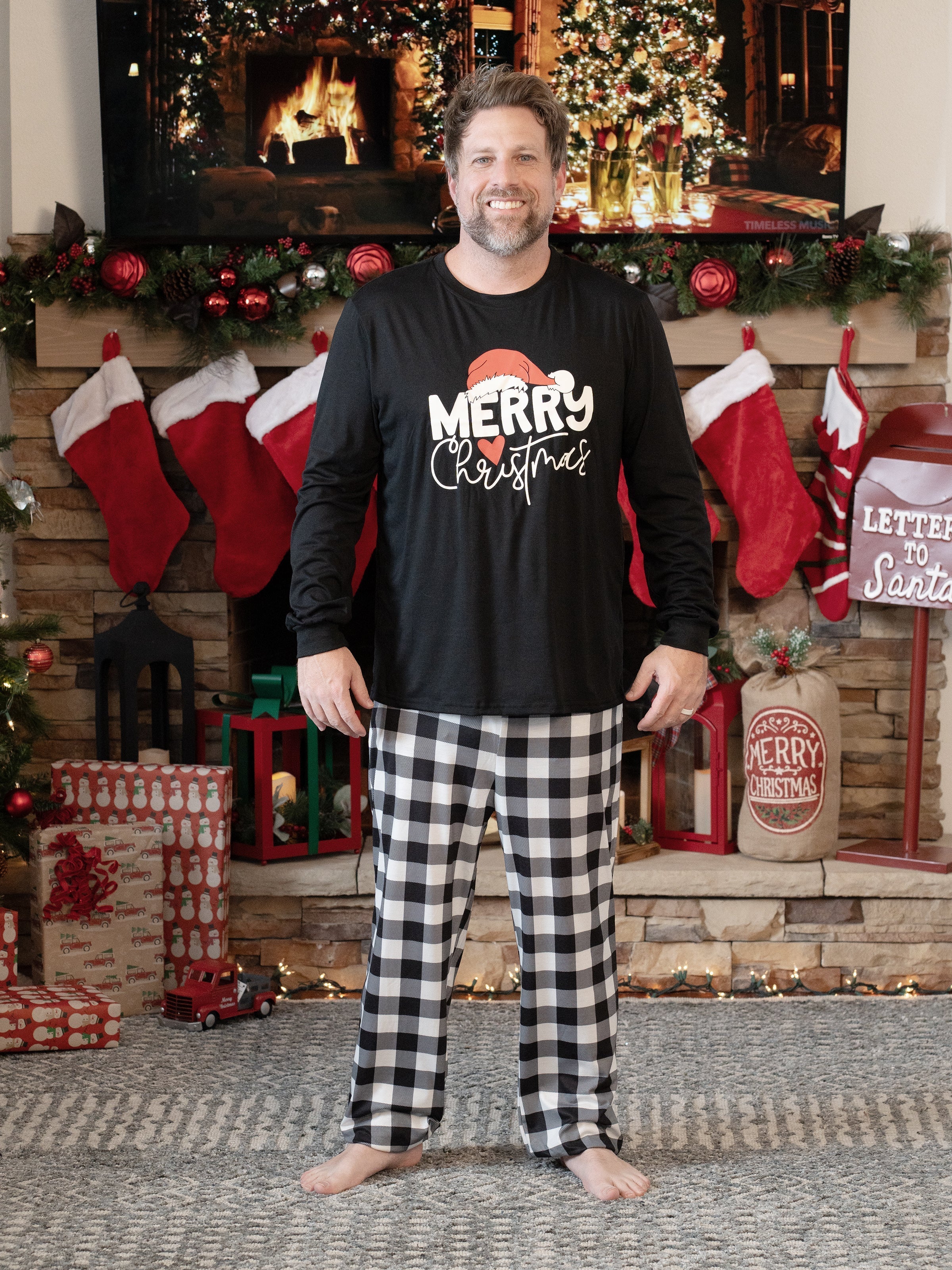 Ensembles de pyjamas de Noël à manches longues pour toute la famille, à lettres phosphorescentes, avec chaussettes de Noël noires et blanches