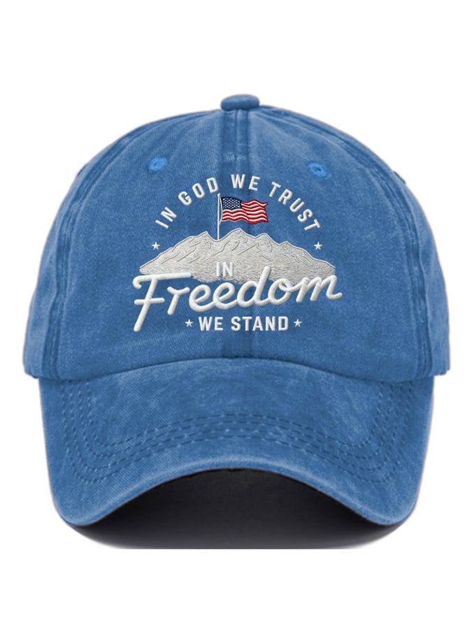 Berretto da baseball stampato "In God We Trust In Freedom We Stand" dal taglio rilassato