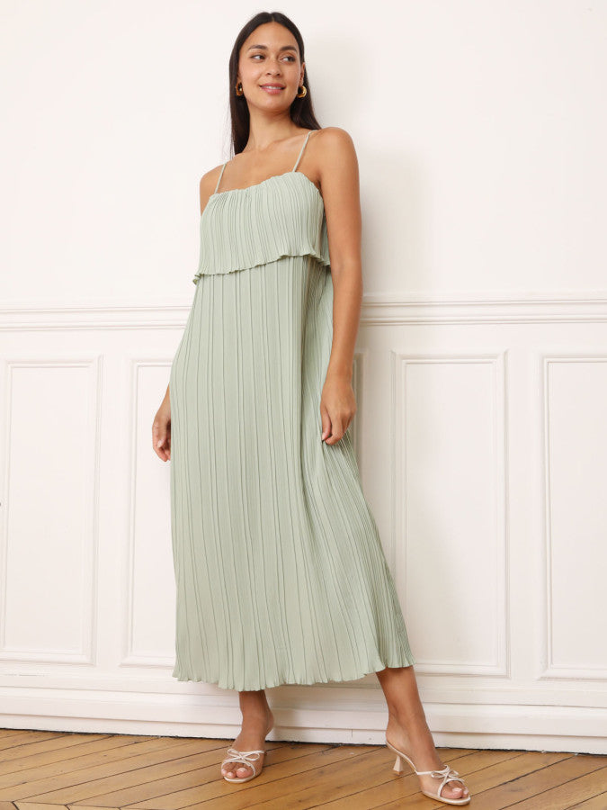 Robe fluide et plissée à volants