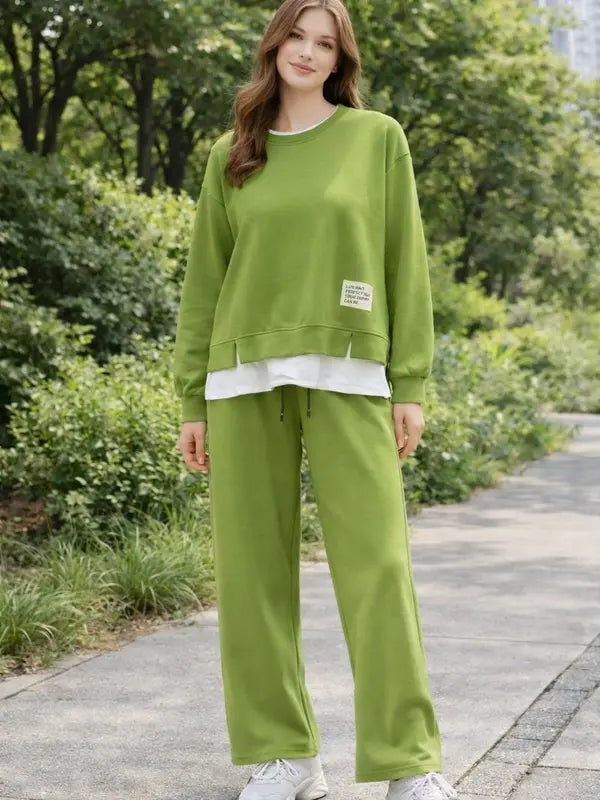 Tuta da donna: felpa con cappuccio e pantaloni della tuta, abbigliamento casual, semplice stile a gamba dritta.