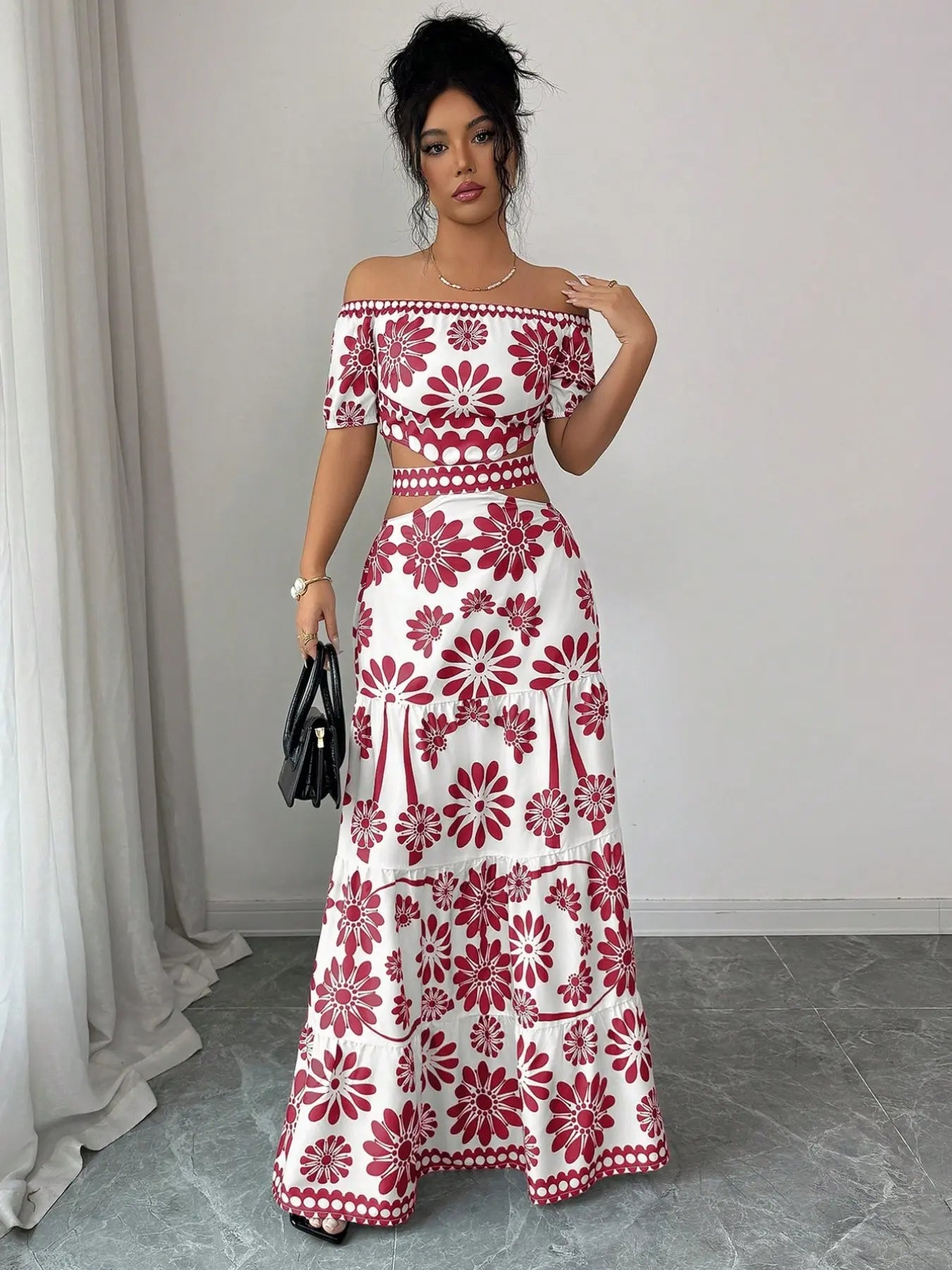 Robe florale courte à épaules dénudées avec découpes à la taille pour femme
