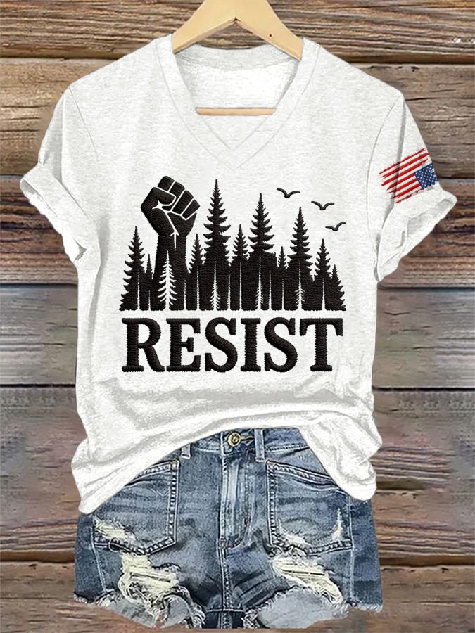 T-shirt con stampa scollo a V vintage "Resist Save The Forest Service"