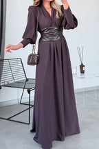 Abito lungo elegante da donna con scollo a V profondo e maniche a lanterna in pelle in vita