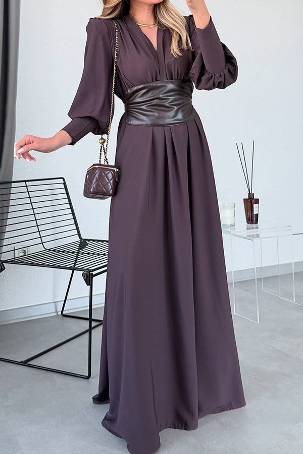 Abito lungo elegante da donna con scollo a V profondo e maniche a lanterna in pelle in vita