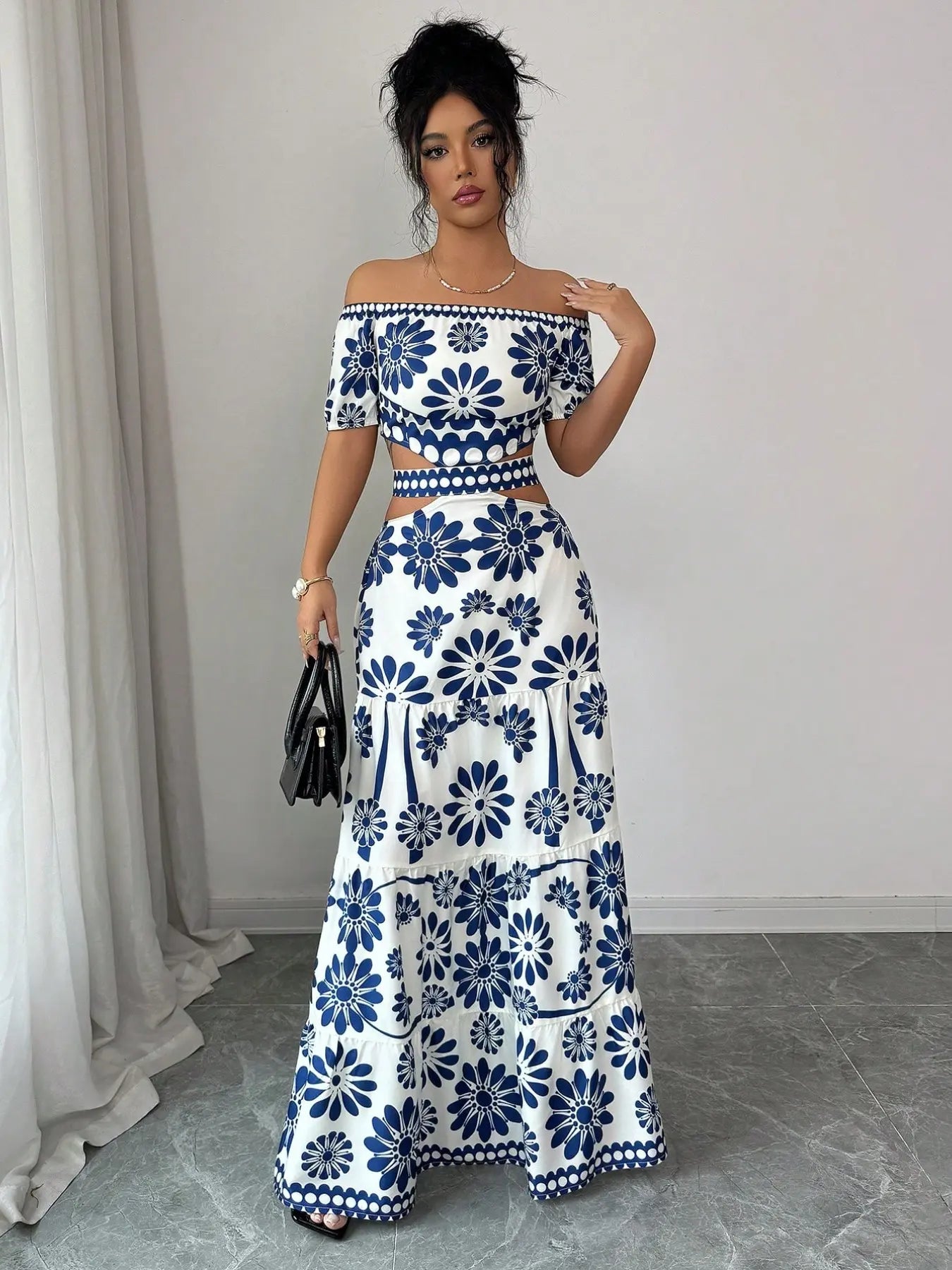 Robe florale courte à épaules dénudées avec découpes à la taille pour femme