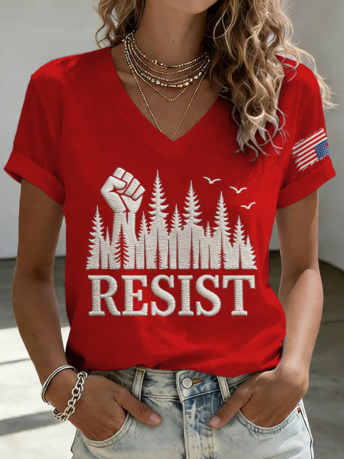 T-Shirt con scollo a V retrò "Resist Save The Forest Service"