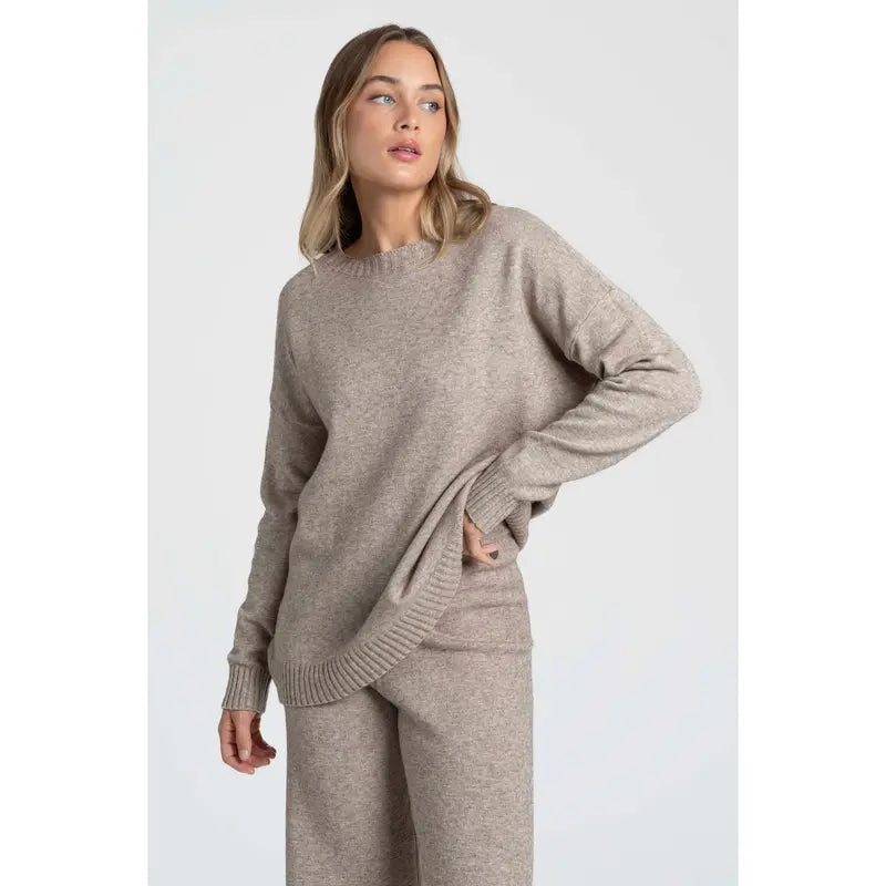 Completo due pezzi in maglia: T-shirt a maniche lunghe, girocollo, pantaloni con elastico in vita, maglia di medio spessore, comodo e versatile, abbigliamento femminile, adatto all'uso quotidiano, specialmente per i cambi di stagione.