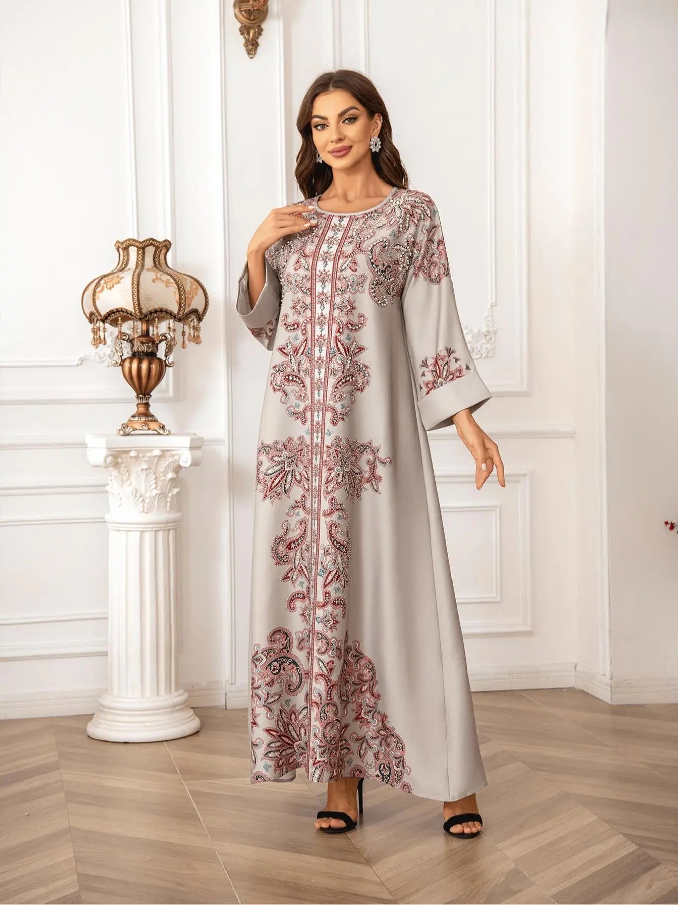 Elegante Abito Lungo Bohemien da Donna Musulmana, Stampa All-over, Vestibilità Ampia, Girocollo, Maniche a Volant, Manica Lunga, Tutte le Stagioni
