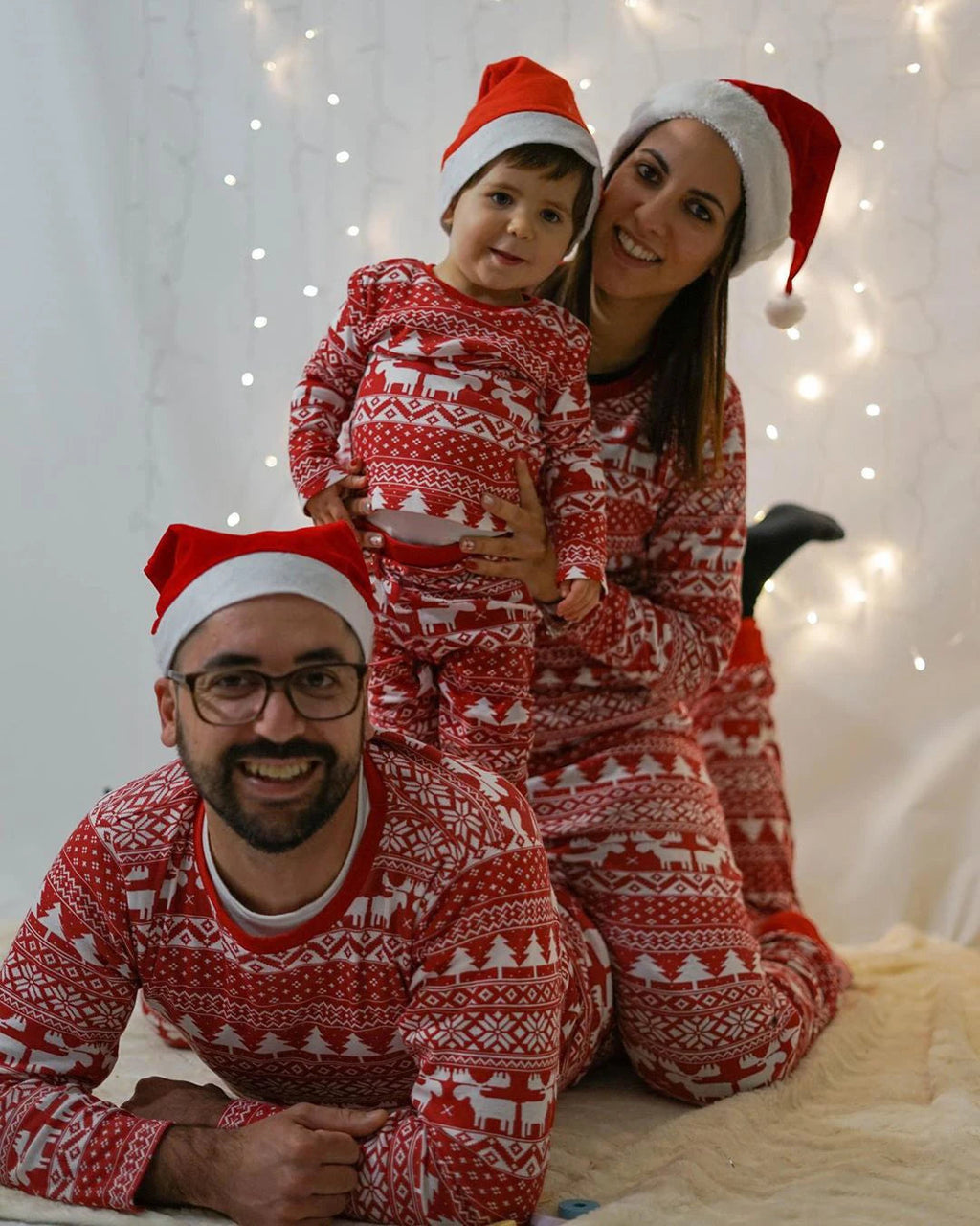 Pigiama natalizio coordinato rosso a maniche lunghe per tutta la famiglia