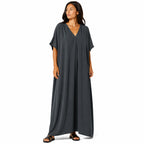 Robe longue, ample et fluide à col en V pour femme – chic et confortable pour l'été.