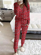 Ensemble de loungewear léopard à col en V pour femme. Cet ensemble deux pièces à la coupe décontractée comprend un haut à manches courtes et un pantalon pour un confort chic et décontracté sans effort.