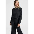 Completo due pezzi in maglia: T-shirt a maniche lunghe, girocollo, pantaloni con elastico in vita, maglia di medio spessore, comodo e versatile, abbigliamento femminile, adatto all'uso quotidiano, specialmente per i cambi di stagione.