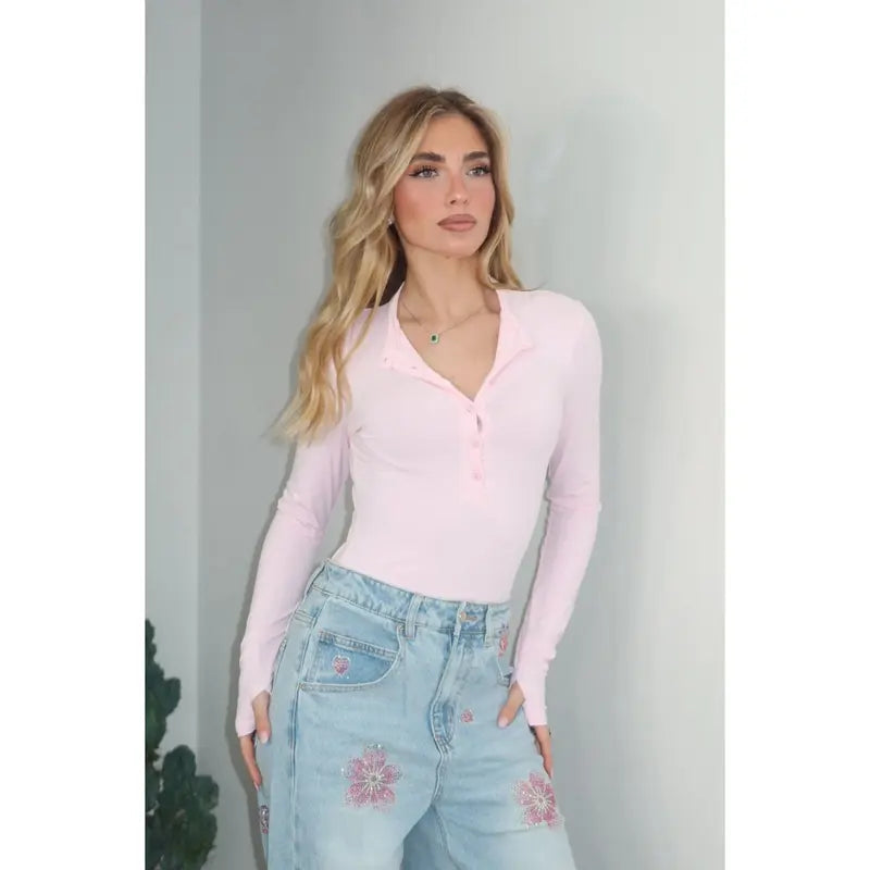 T-shirt aderente con bottoni