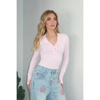 T-shirt aderente con bottoni