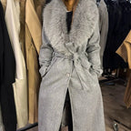 Cappotto con Collo di Pelliccia di Alta Qualità - Chic ed Elegante, Progettato per un Look di Stile e Confortevole.
