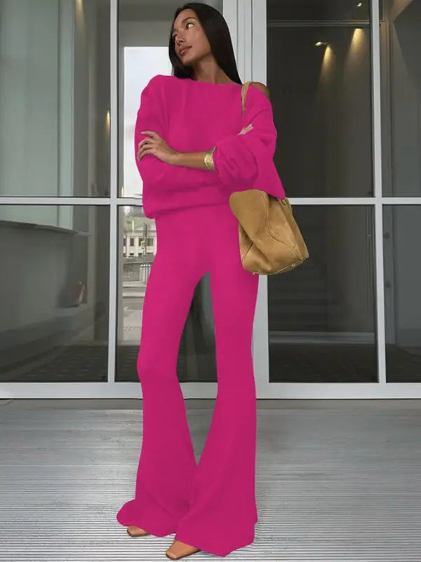 Completo da donna con top asimmetrico a tinta unita e pantaloni a zampa, top casual a maniche lunghe con spalle scese e pantaloni, abbigliamento da donna autunno e inverno per l'uso quotidiano