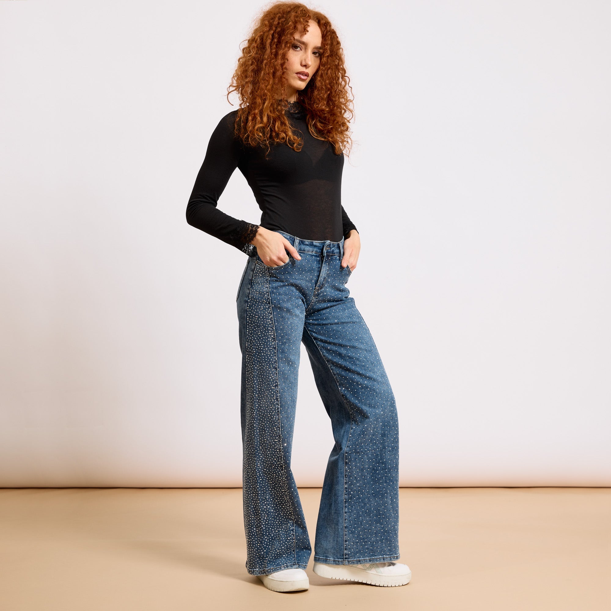 [2026.NOHO] Jeans Elasticizzato A Palazzo Con Strass
