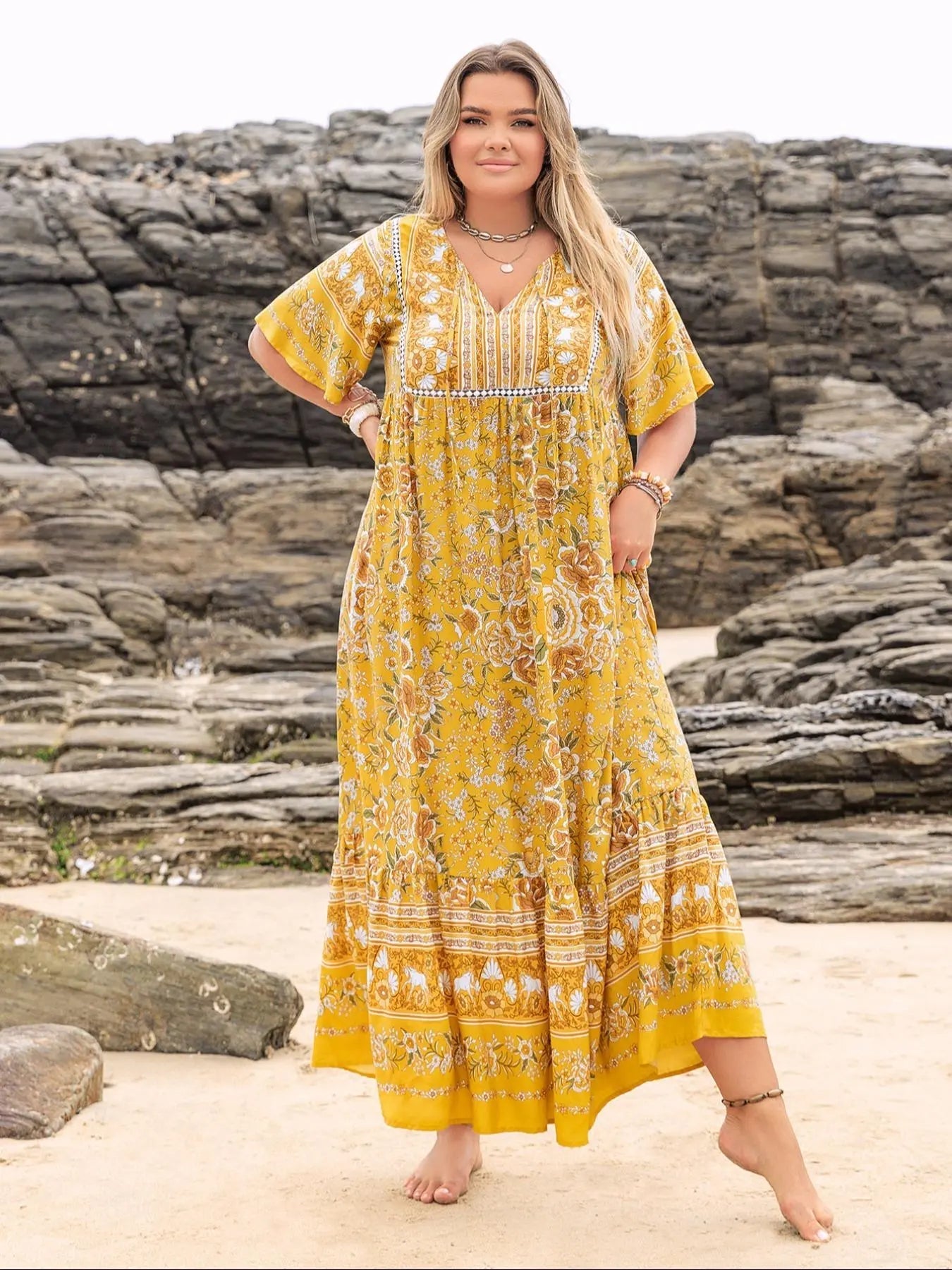 Robe longue grande taille à imprimé floral patchwork avec cravate, dentelle contrastante et ourlet à volants, robe chasuble bohème à manches papillon, vêtements d'été pour femmes pour les vacances
