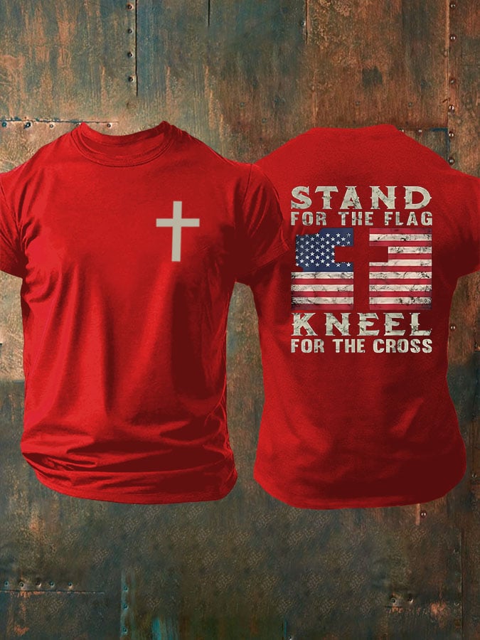 T-Shirt da uomo con stampa "Stand For The Flag Kneel For The Cross